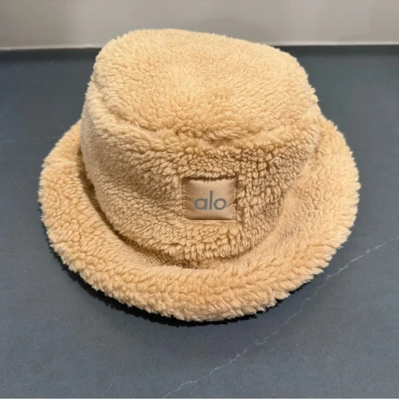 ALO Yoga | Accessories | Alo Yoga Foxy Sherpa Bucket Hat | Poshmark